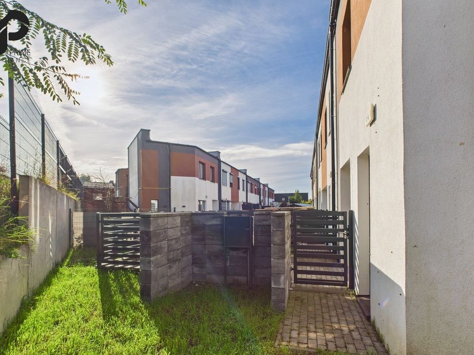 Nieruchomość z ogródkiem w stanie deweloperskim