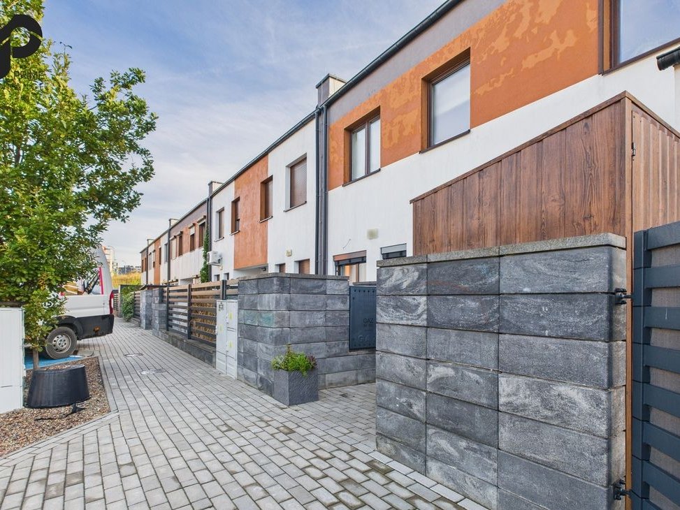 Nieruchomość z ogródkiem w stanie deweloperskim