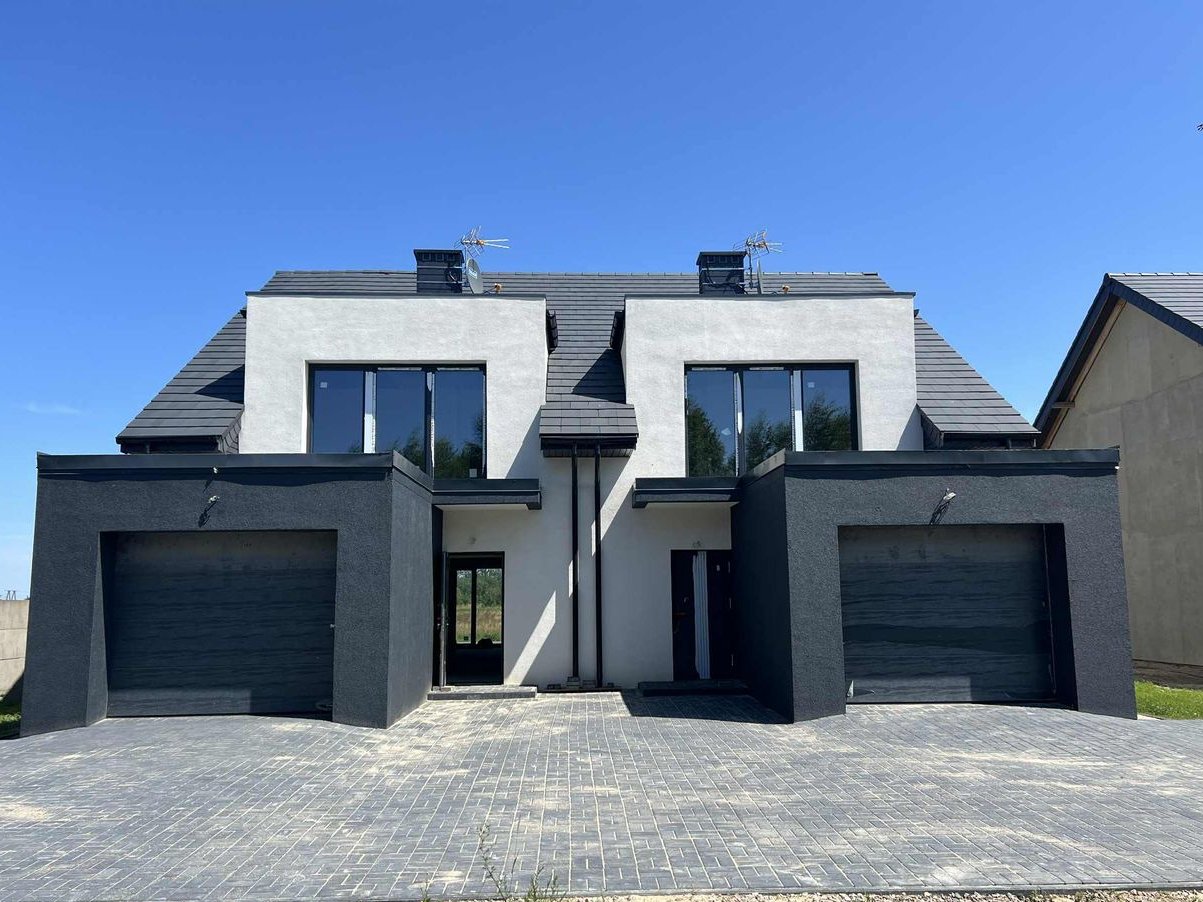 DOM NAD MORZEM CICHA OKOLICA TARAS DO WYPOCZYNKU GARAŻ POMPA CIEPŁA