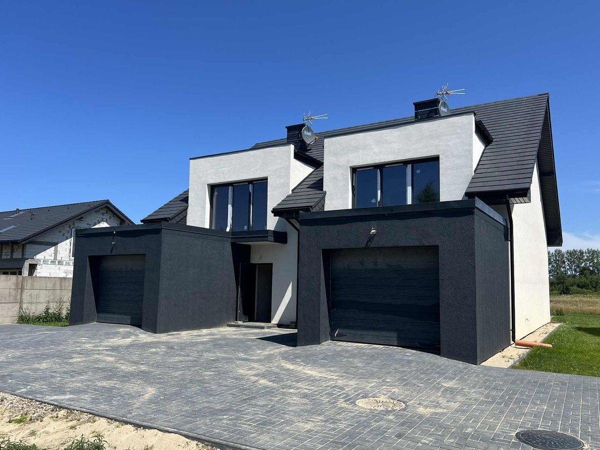 DOM NAD MORZEM CICHA OKOLICA TARAS DO WYPOCZYNKU GARAŻ POMPA CIEPŁA