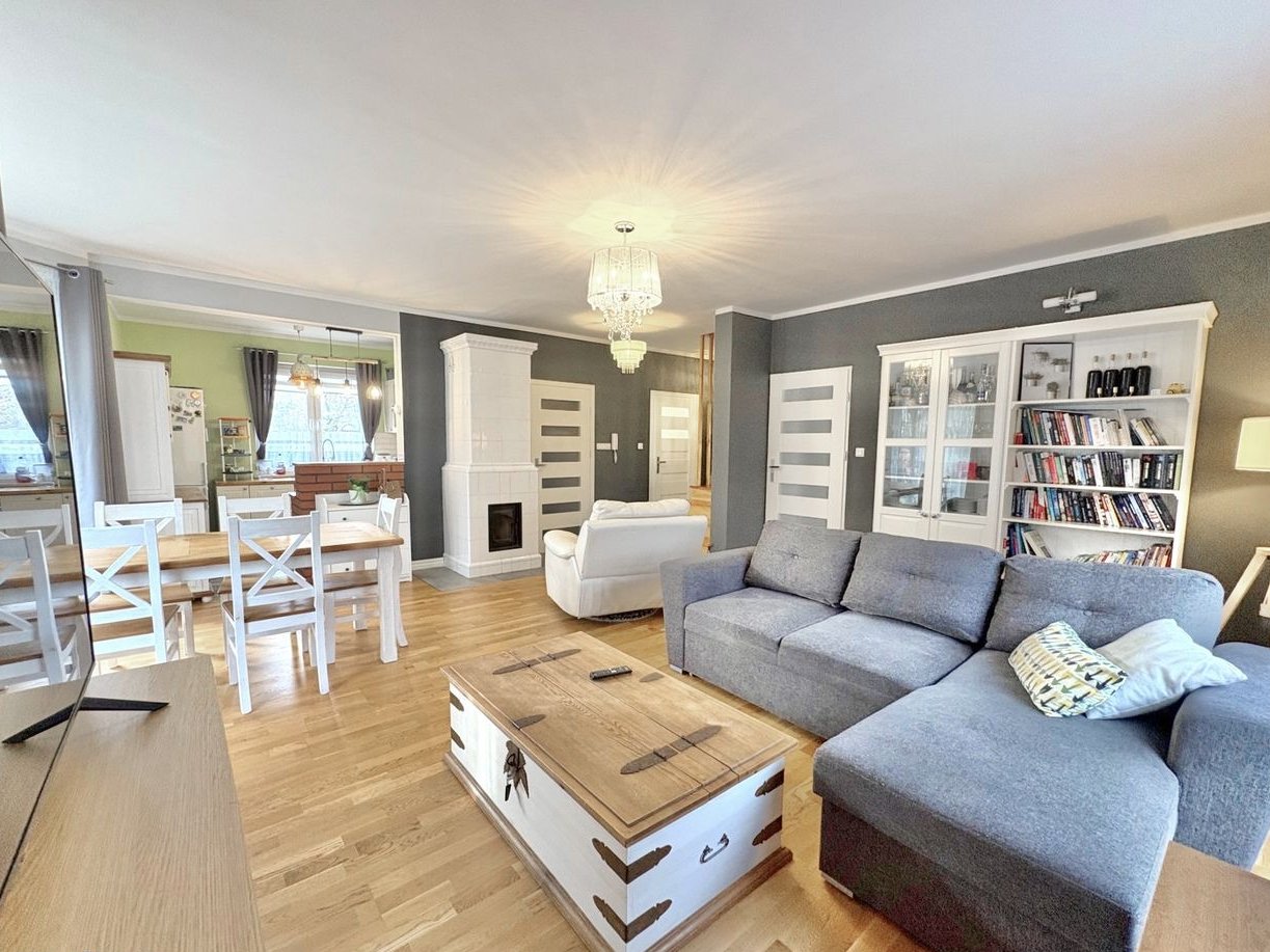 Dom 6 pokoi, wygodny, idealny rozkład pomieszczeń, duży garaż