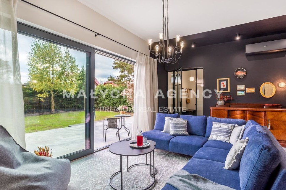 Nowoczesny dom wolnostojący nad jeziorem