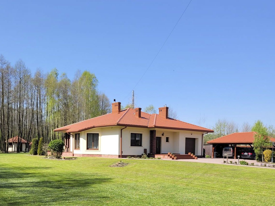 Komfortowy dom z ogrodem i własnym lasem