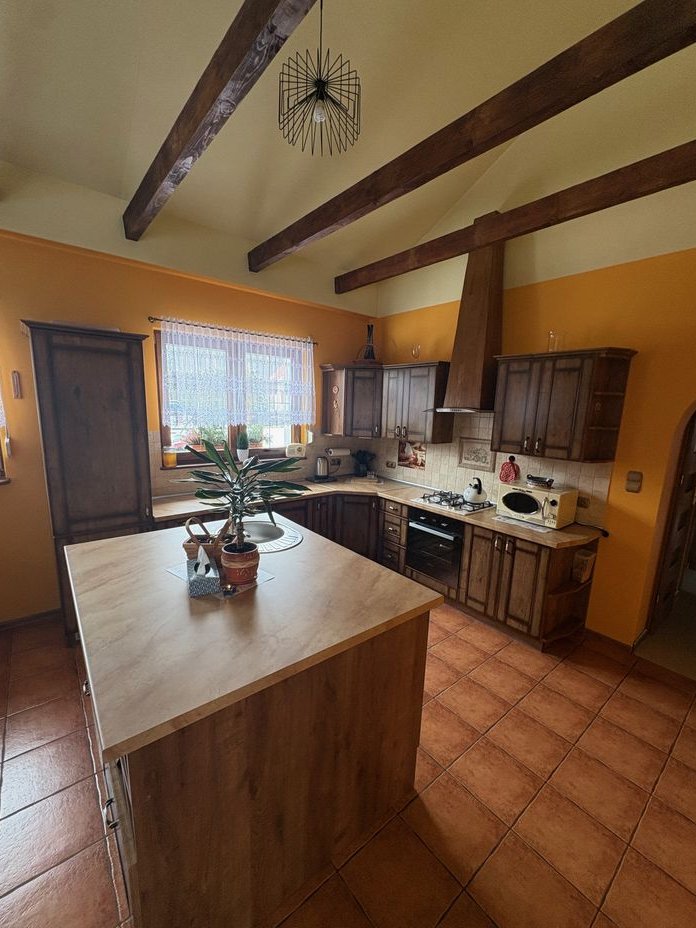 Przestronny dom z garażem na skraju lasu