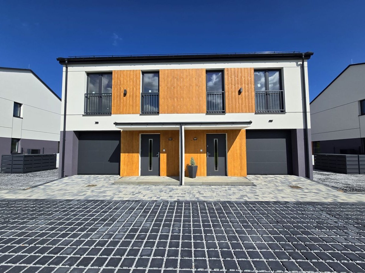 Nowoczesny dom z garażem i poddaszem