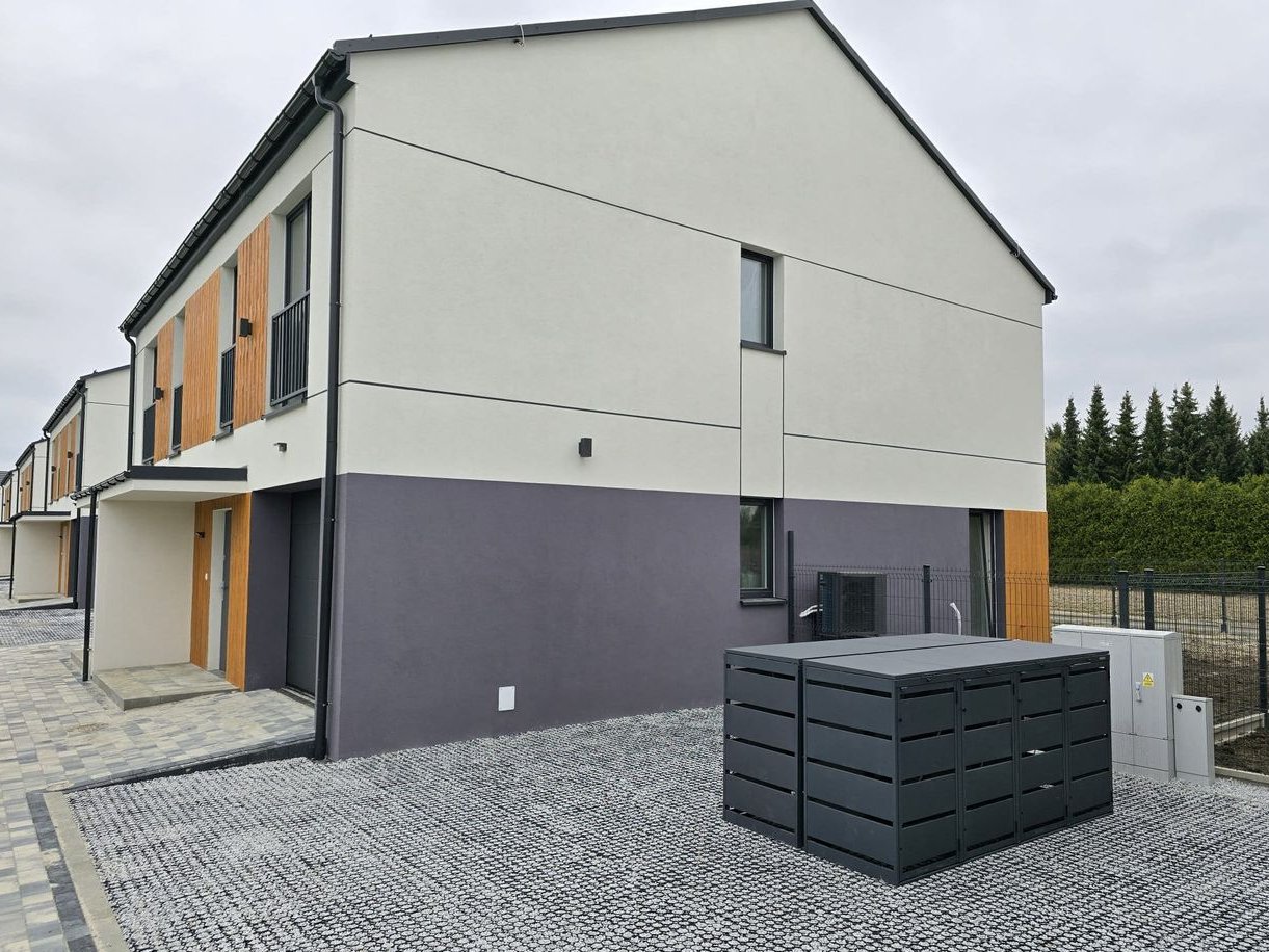 Nowoczesny dom z garażem i poddaszem