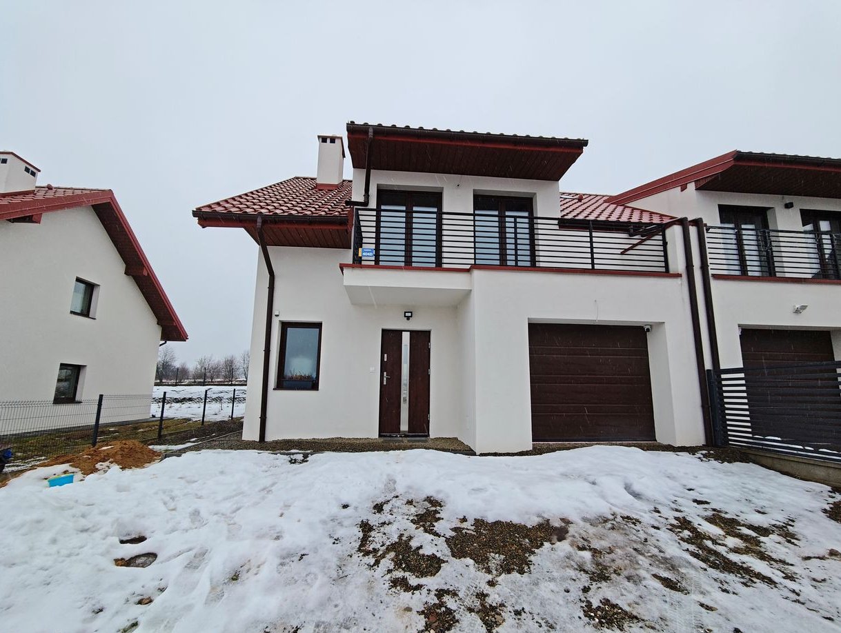 Nowoczesny dom z garażem w spokojnej okolicy