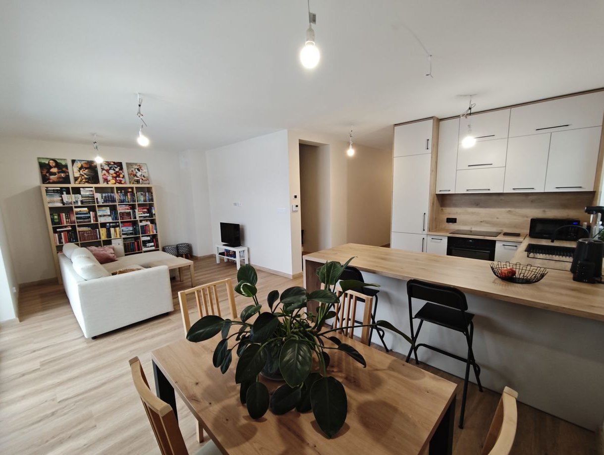 Nowoczesny dom z garażem w spokojnej okolicy