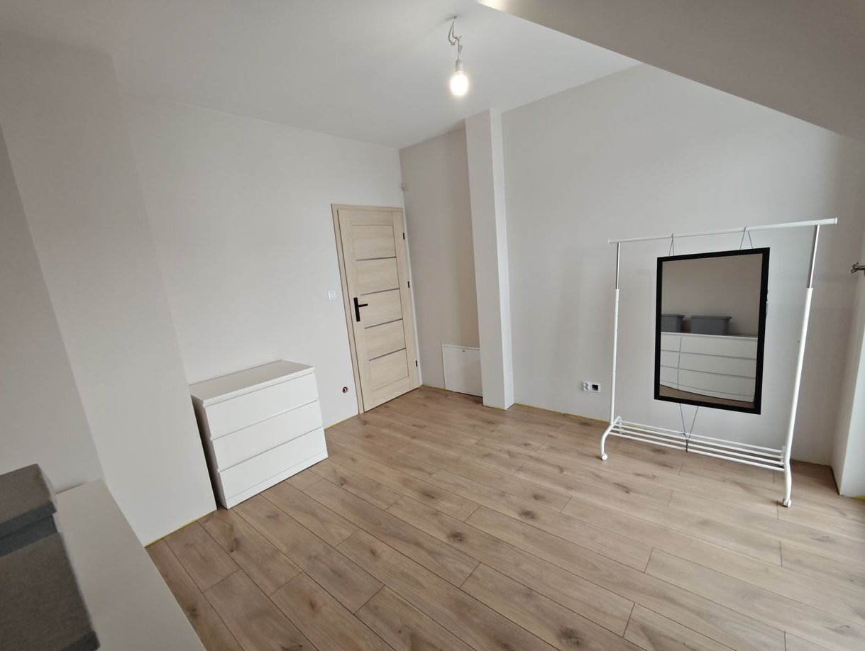 Nowoczesny dom z garażem w spokojnej okolicy