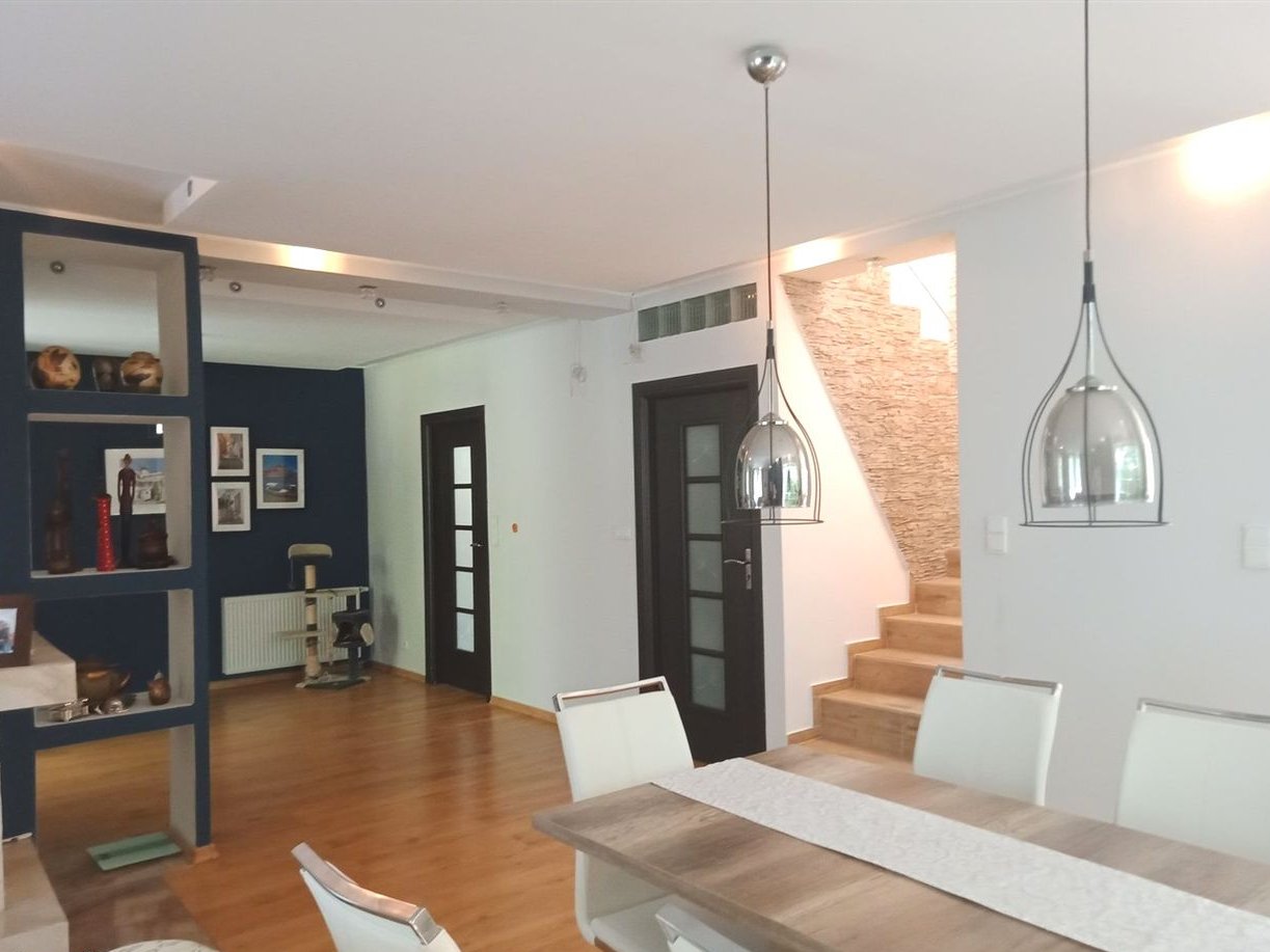 Dom w gminie Konopiska w sąsiedztwie lasu