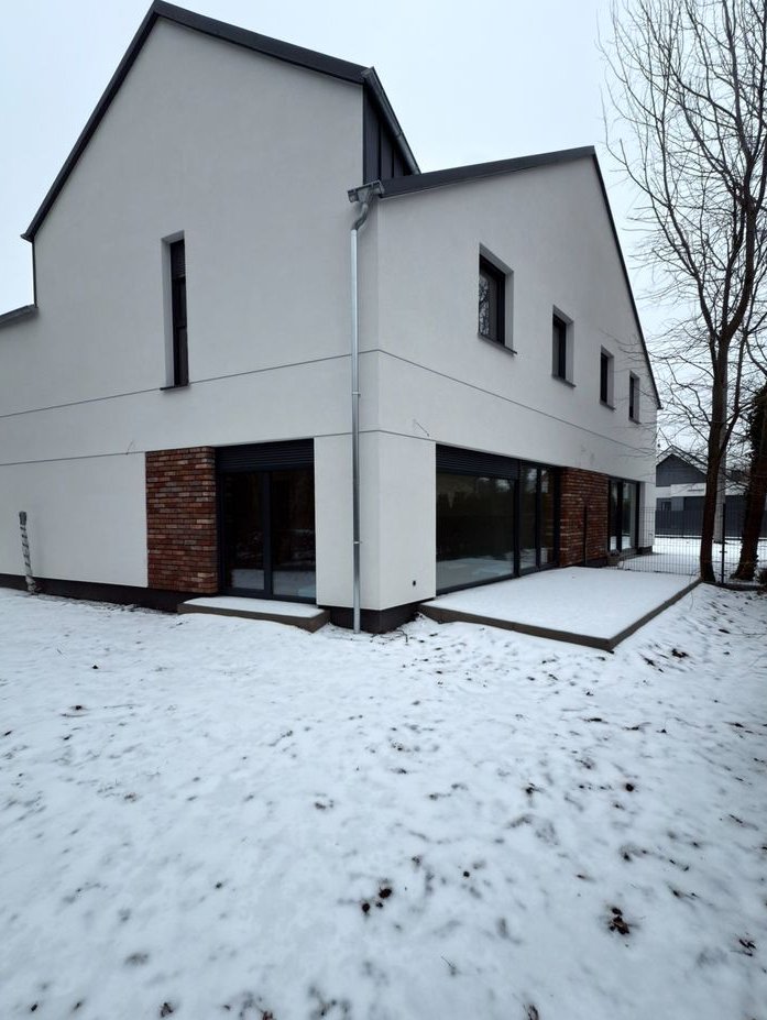 Nowoczesny dom z ogrodem na Osiedlu Europejskim