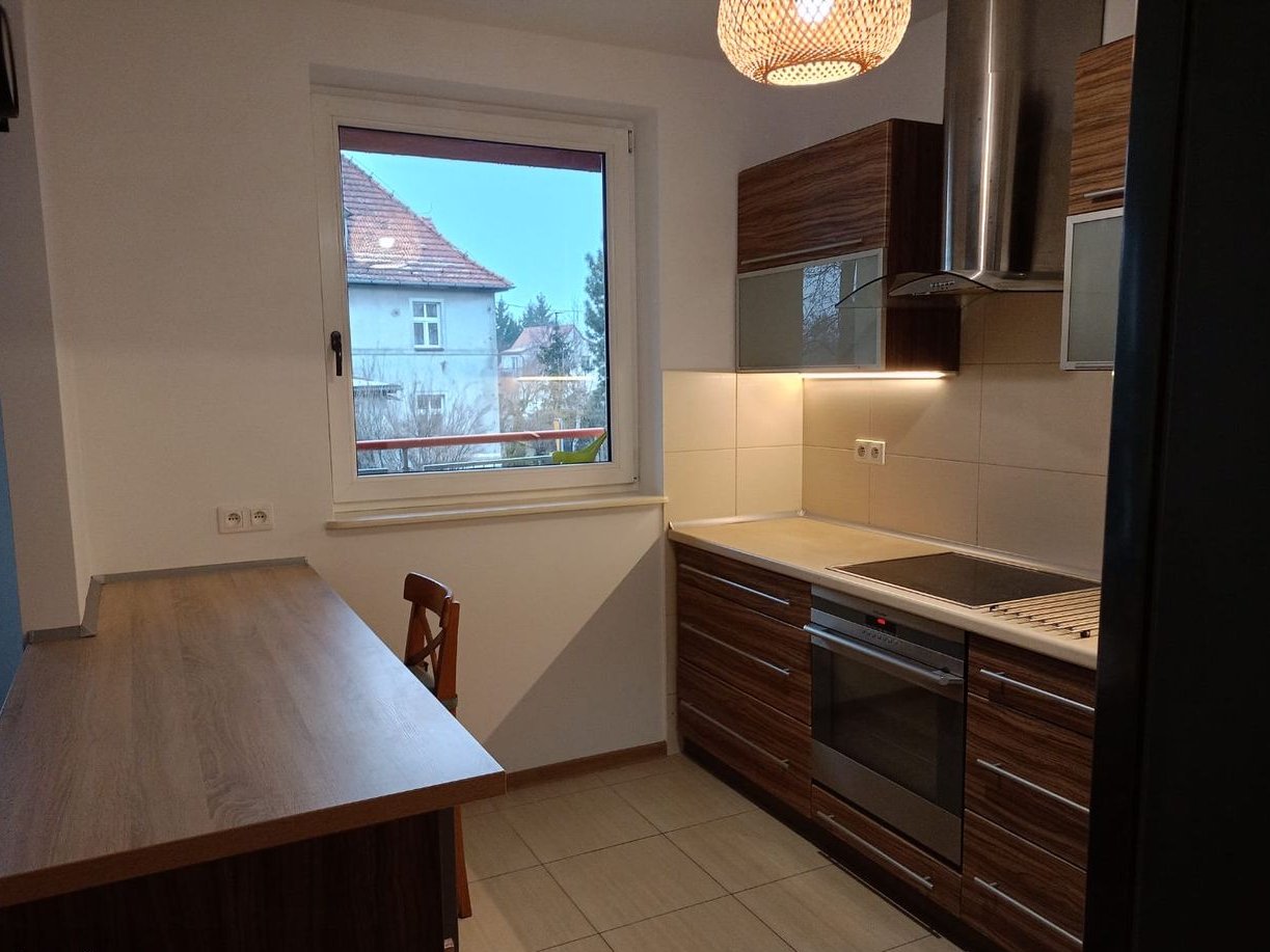 Przytulne, odświeżone, 2-pokojowe mieszkanie z garderobą i balkonem