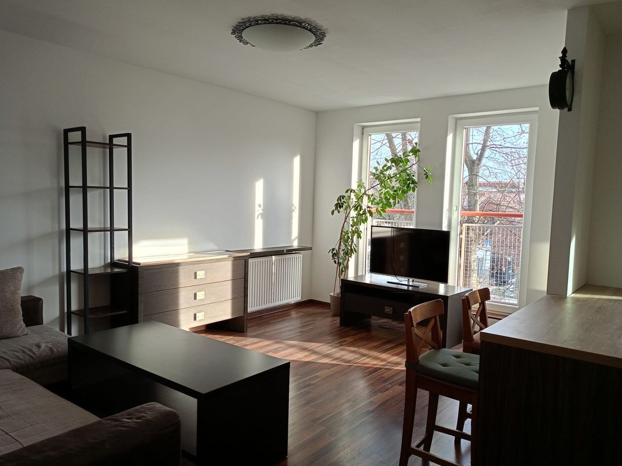 Przytulne, odświeżone, 2-pokojowe mieszkanie z garderobą i balkonem