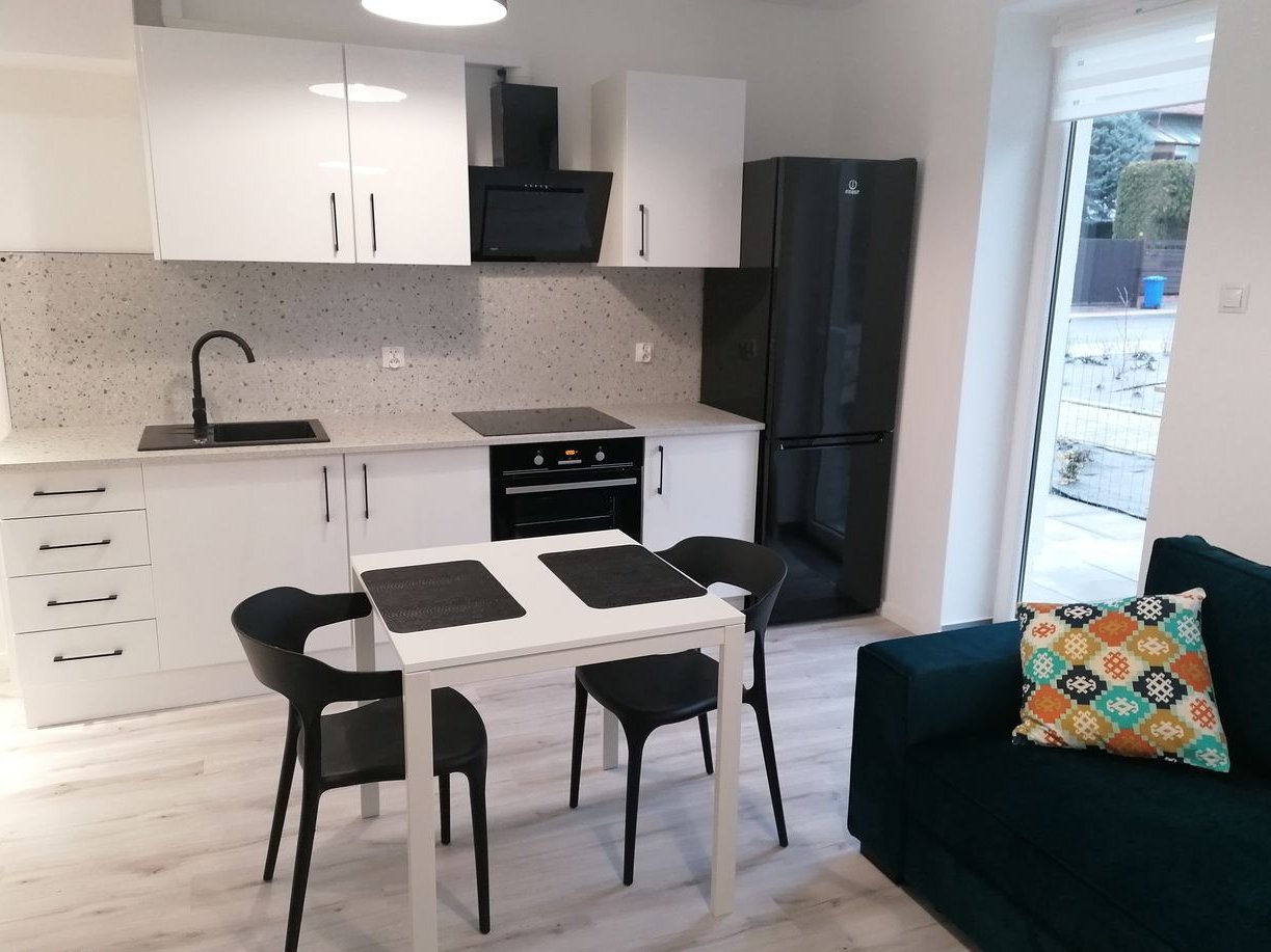 Mieszkanie z ogródkiem w okolicy Serenady – gotowe do zamieszkania