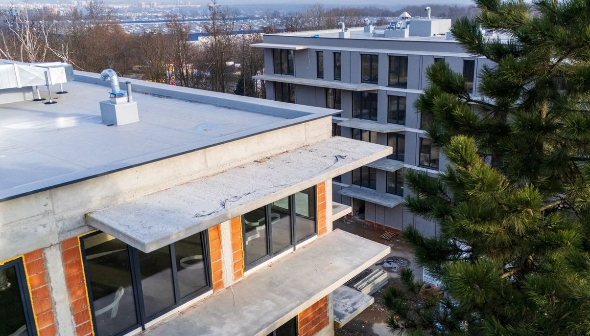 Przestronne pokoje|Hala garażowa|Umów spotkanie i zobacz na żywo!