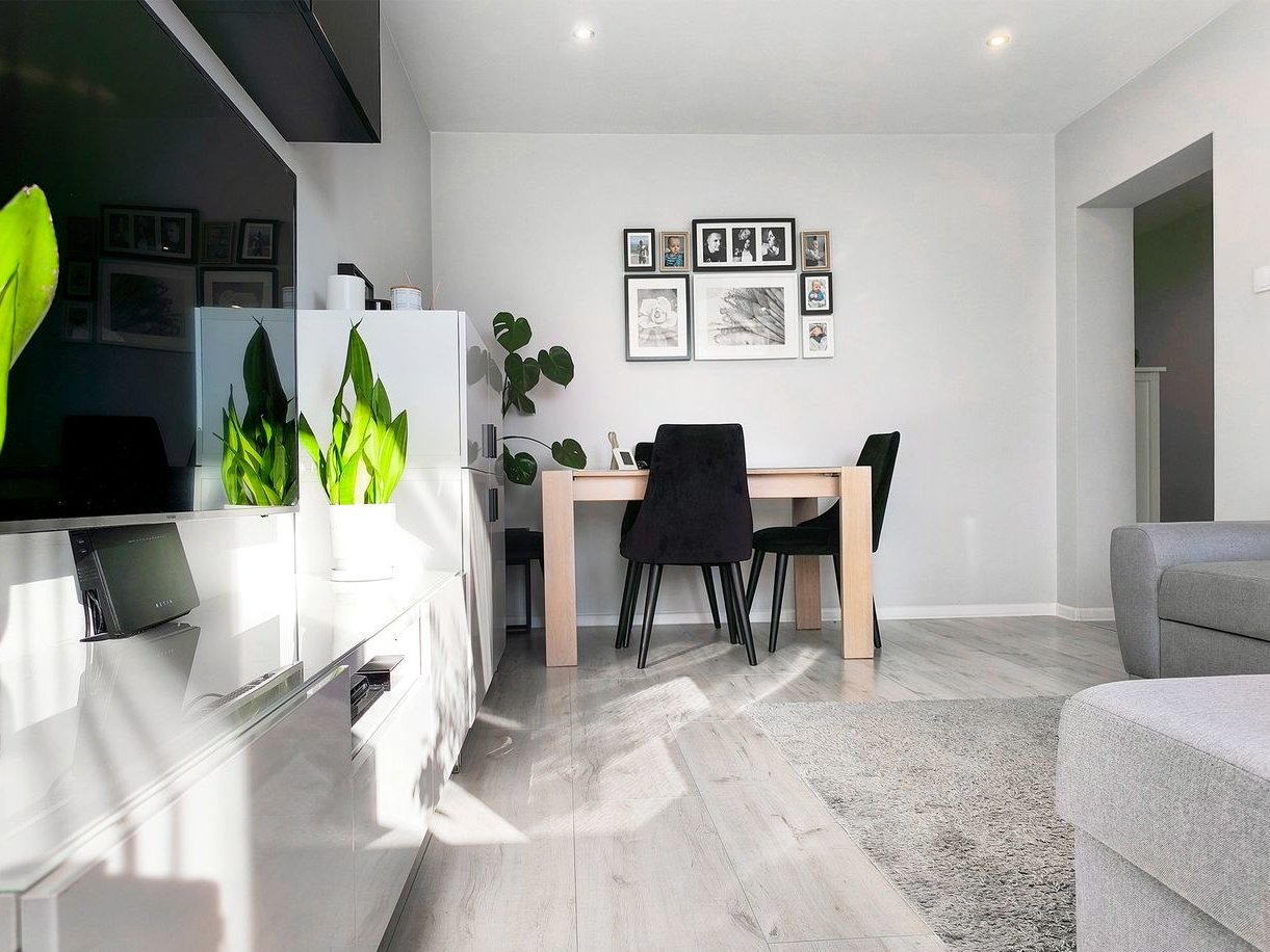 Słoneczne, umeblowane M3 z oddzielną kuchnią