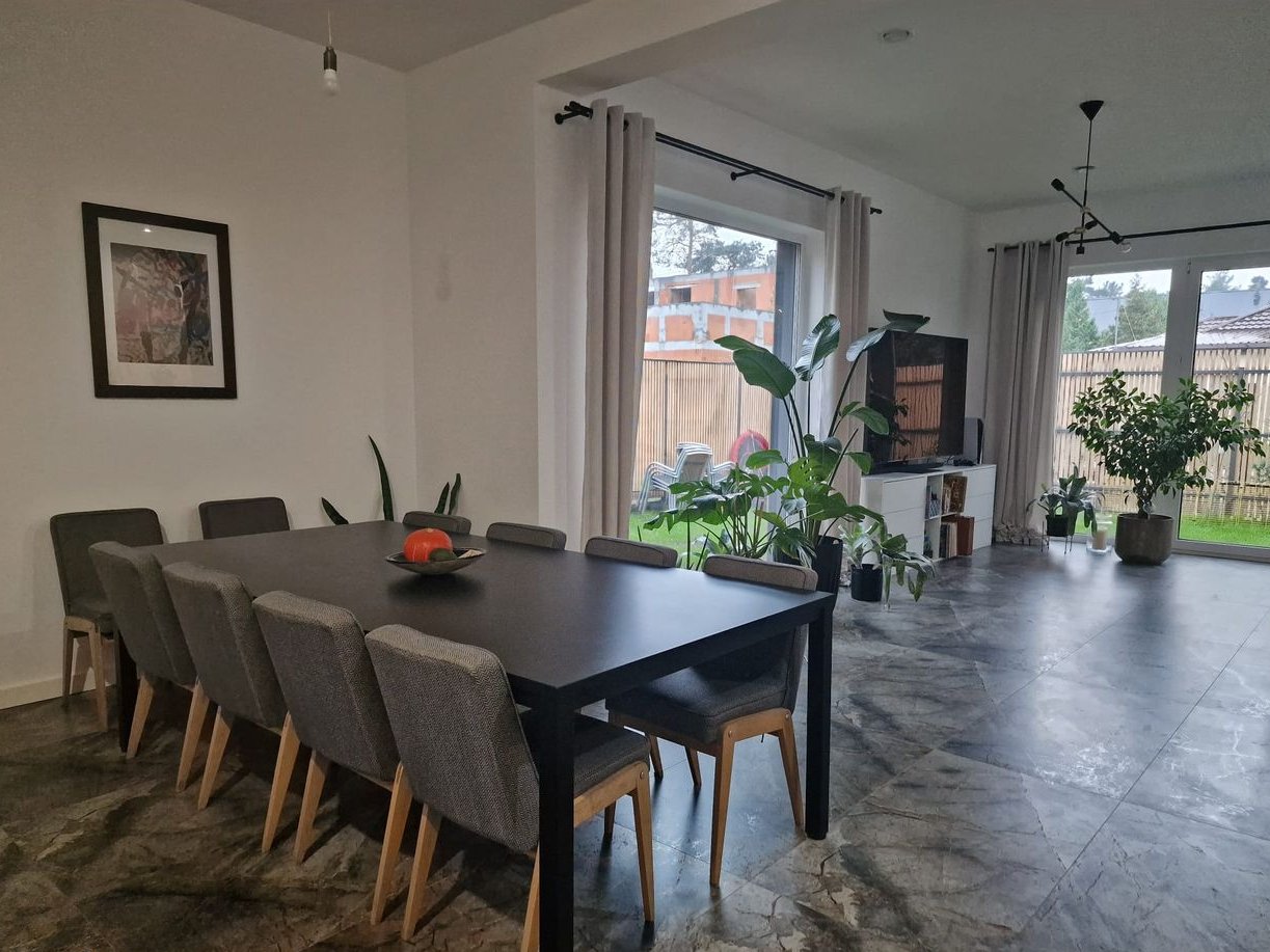 Nowoczesny bliźniak - 4 sypialnie, pompa ciepła, ogródek