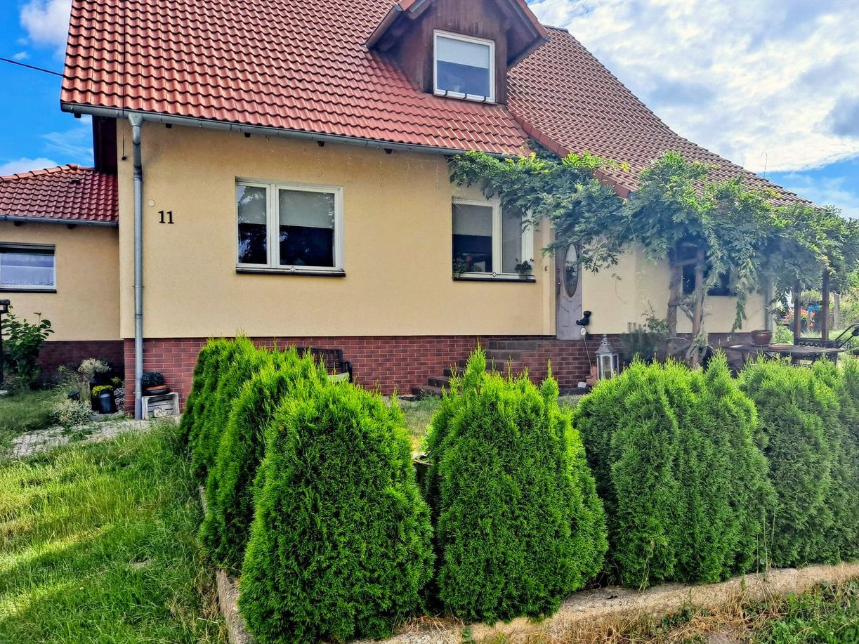 Wygodny dom z ogrodem w cichej okolicy w centrum ZAWONI