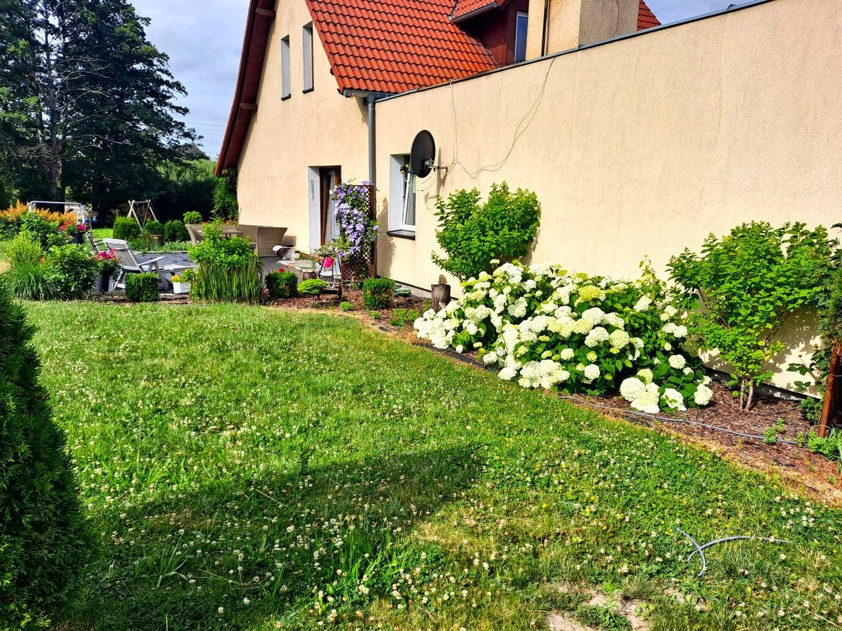 Wygodny dom z ogrodem w cichej okolicy w centrum ZAWONI