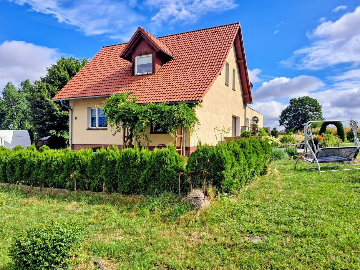 Wygodny dom z ogrodem w cichej okolicy w centrum ZAWONI