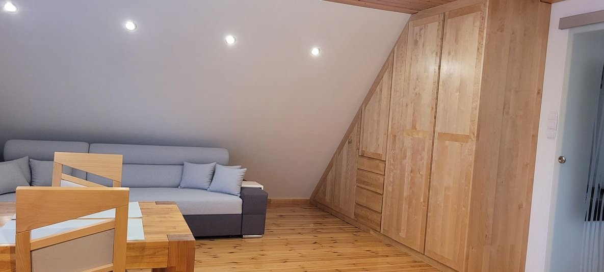 Komfortowa kawalerka z antresolą i garażem