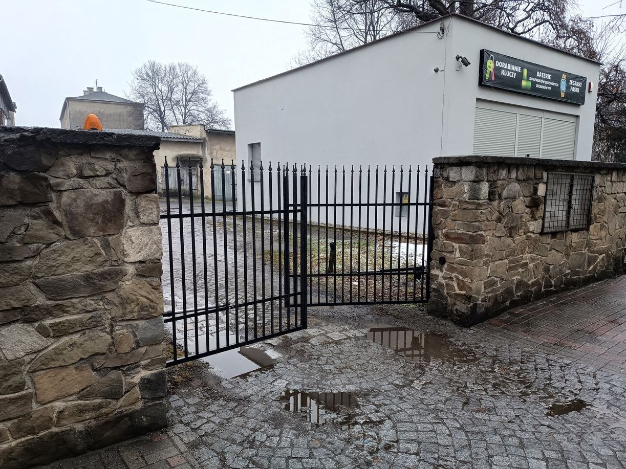 Sprzedam mieszkanie 429000 zł (piwnica, strych, ogrodzone podwórko)