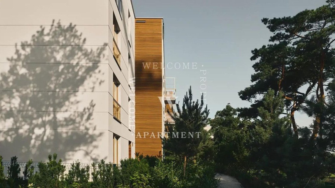 Nadmorski Dwór | Apartament wśród starodrzewu.