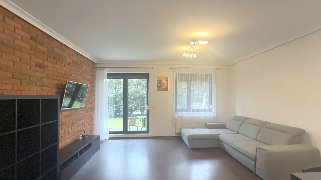 40mkw ogródek / 2012 / miejsce postojowe