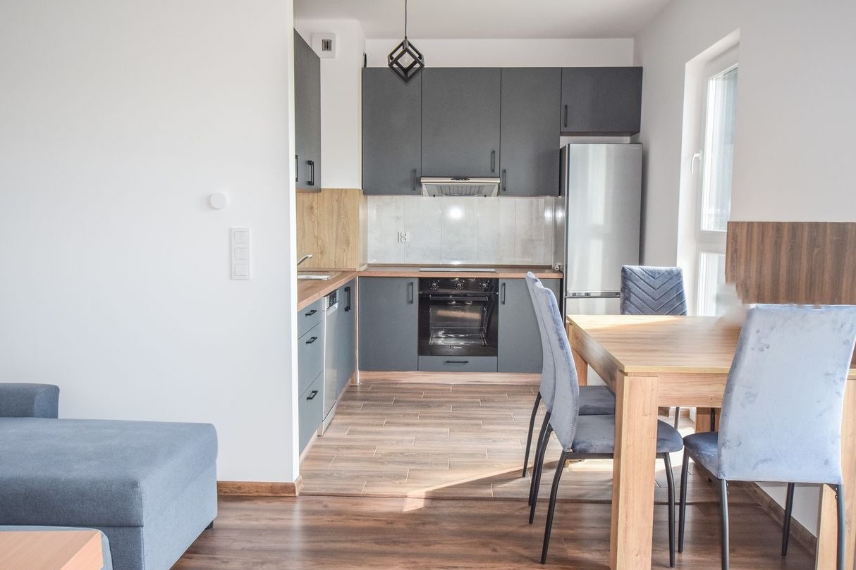 Bez prowizji! Umeblowany apartament z balkonem. 1piętro.CO podłogowe.