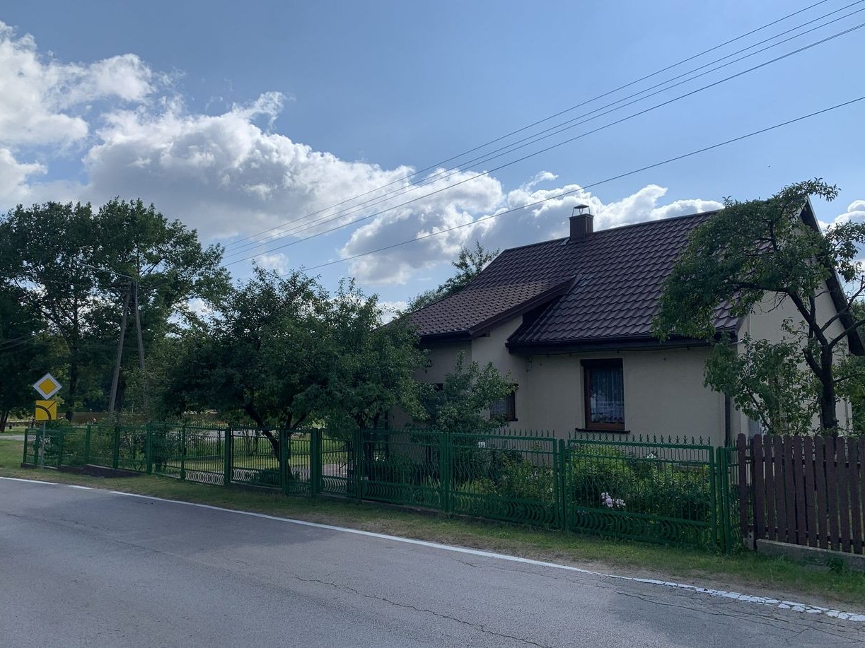 Dom 77m2 + wolnostojący garaż 40 m2 w malowniczej miejscowości