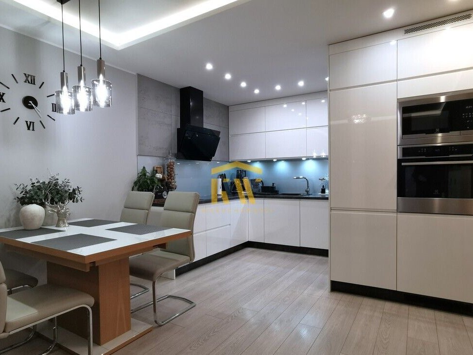 3 pok 62m II piętro z tarasem Wyścigowa Idalin