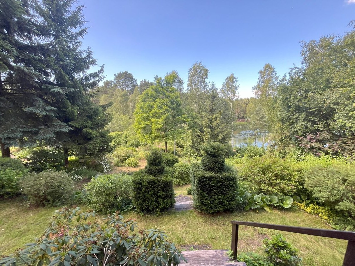 dom z ogrodem nad jeziorem w pierwszej linii zabudowy Marylin