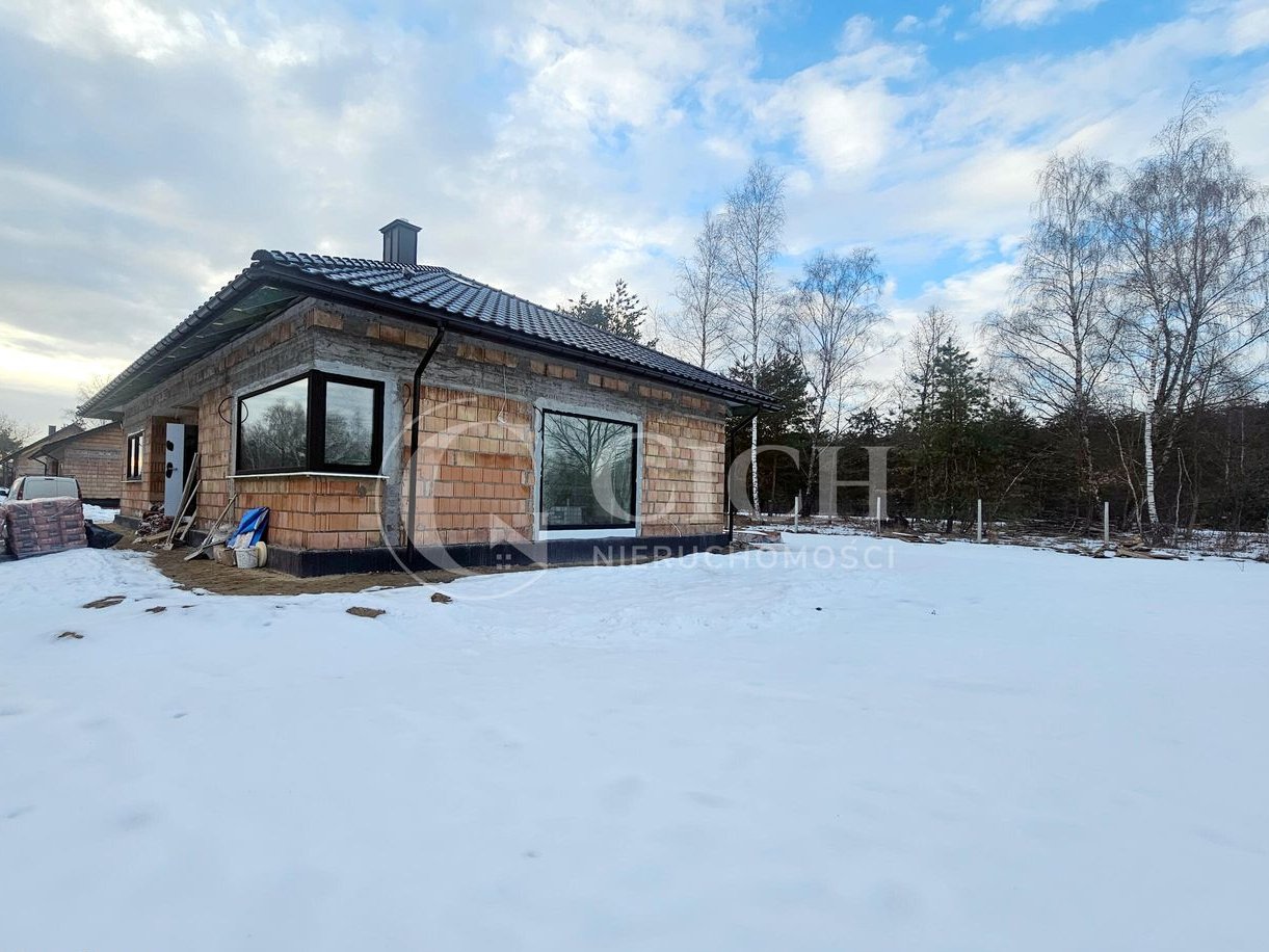 Parterowy dom 109,59 m² z tarasem i widokiem na las