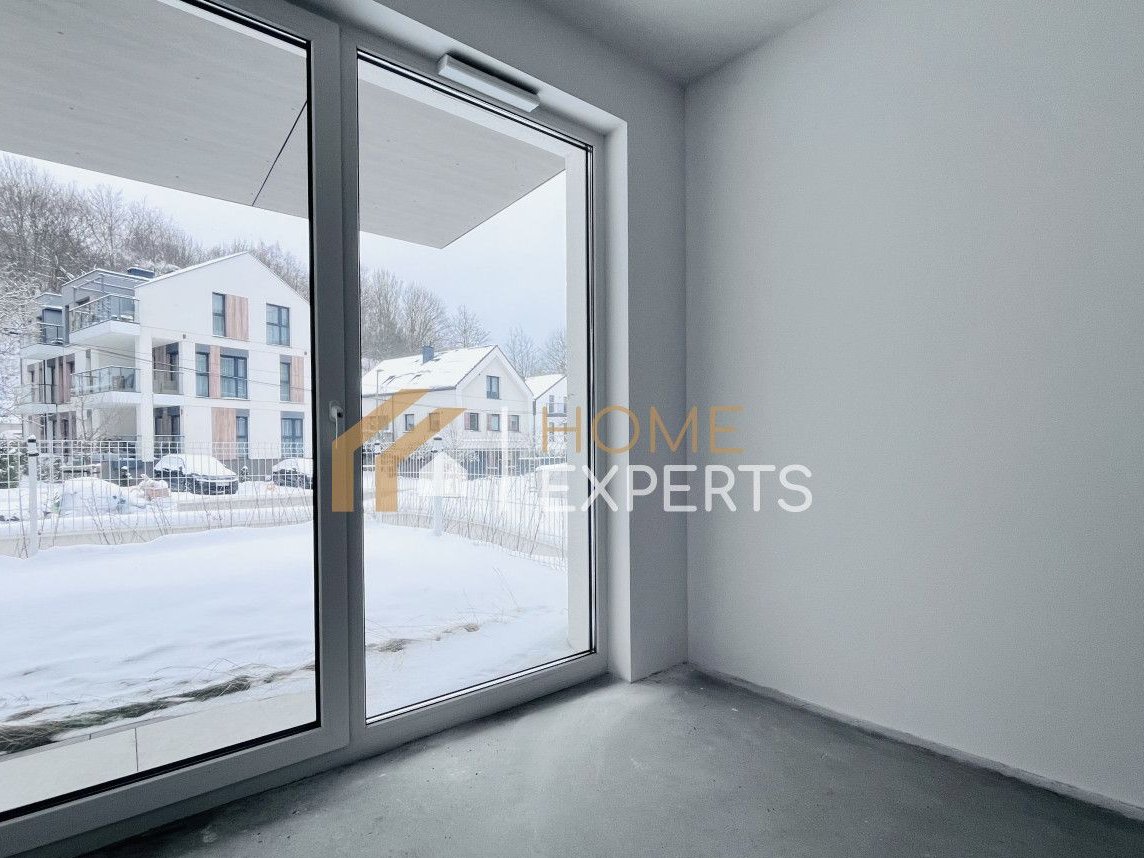 3 pokoje z ogródkiem w apartamentowcu