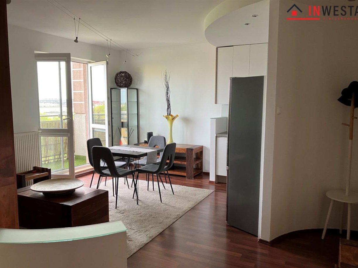 Super 2 Pokoje Z Balkonem I Garażem ; 2000 rok