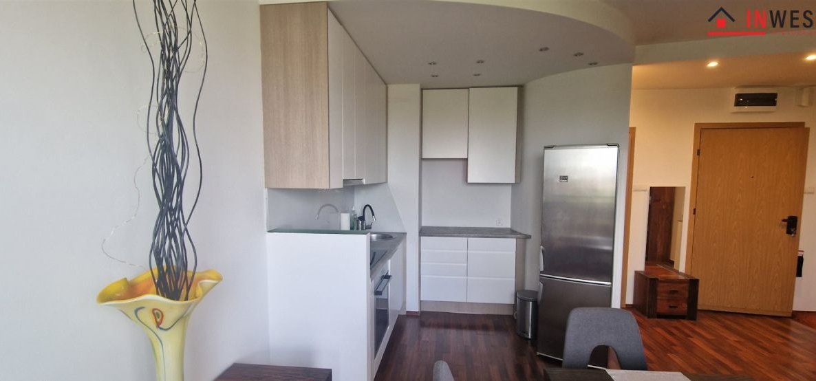 Super 2 Pokoje Z Balkonem I Garażem ; 2000 rok