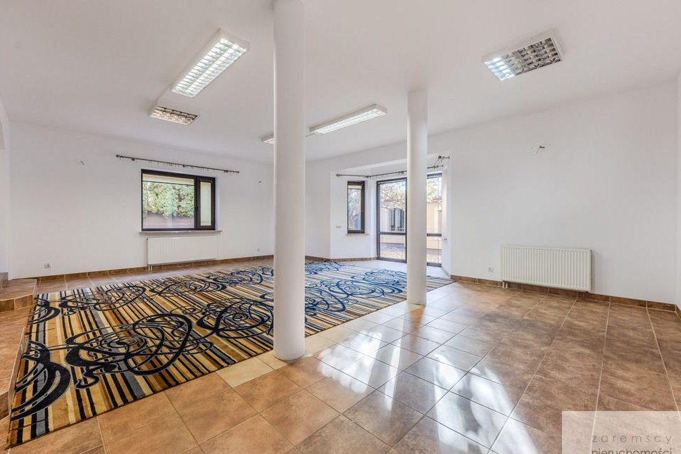 Dom, drugi budynek (mieszkanie), METRO!