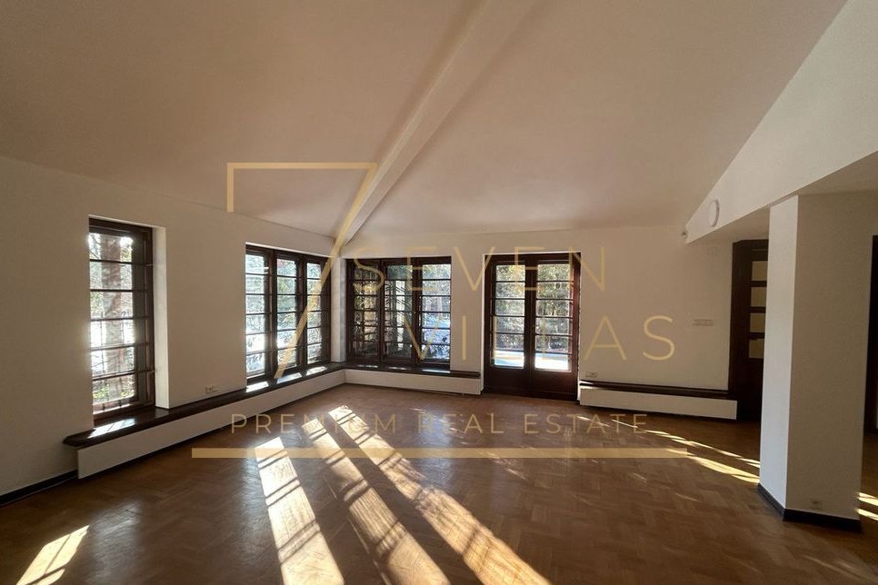 Duży dom 9 pokoi w prestiżowej części Komorowa