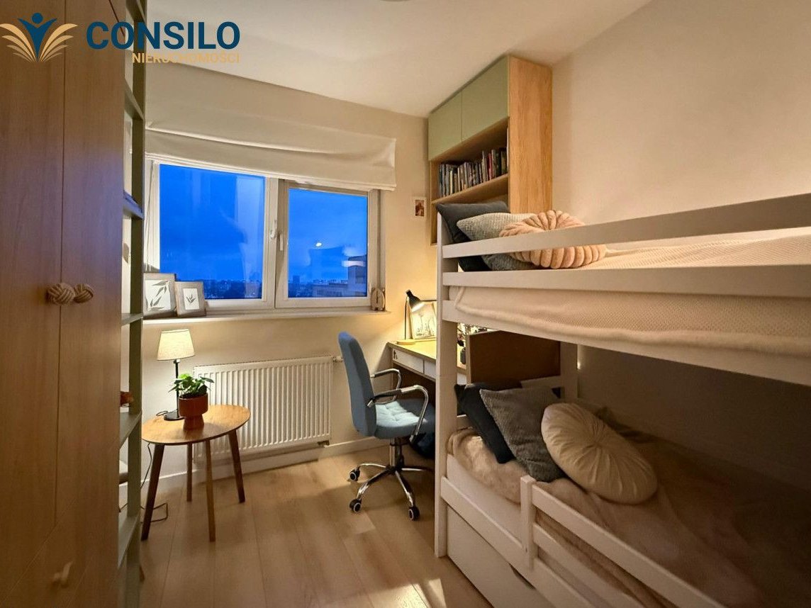 Panoramiczny widok na miasto | dwa balkony