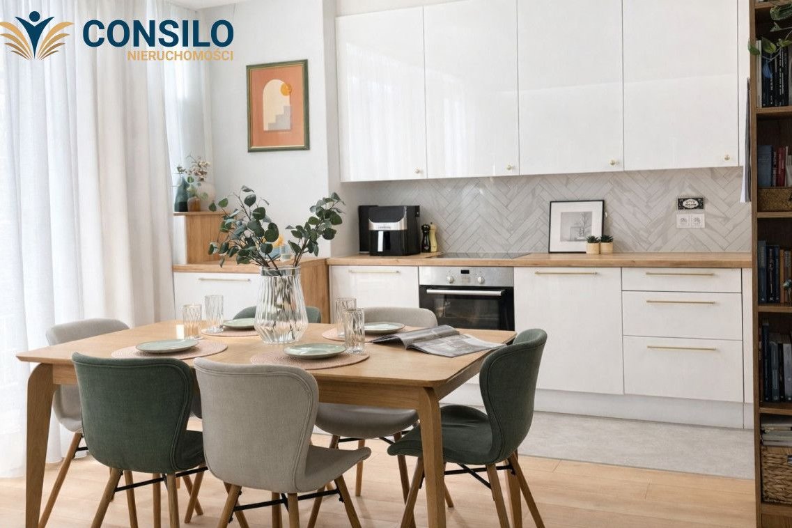 Panoramiczny widok na miasto | dwa balkony