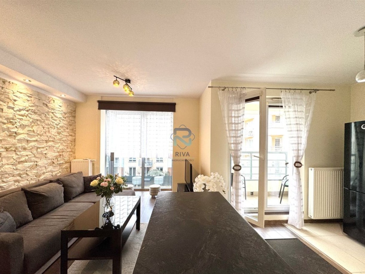 Na sprzedaż 2-pokojowe mieszkanie z balkonem.