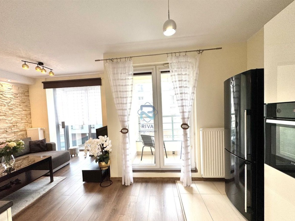 Na sprzedaż 2-pokojowe mieszkanie z balkonem.