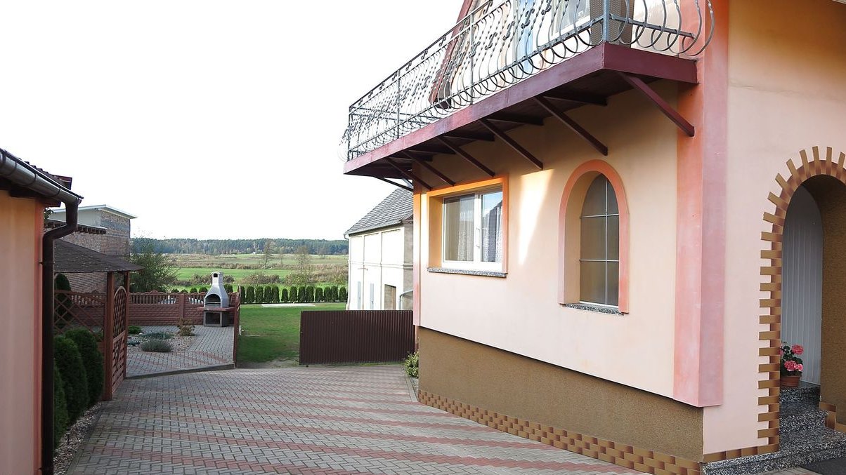 WYJĄTKOWY DOM NA WSI – DWA MIESZKANIA I PRYWATNY DOSTĘP DO RZEKI OBRA