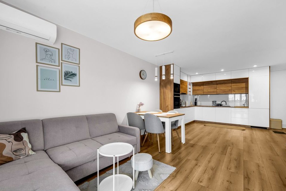 Przestronne 46m2, duża komórka, klimatyzacja