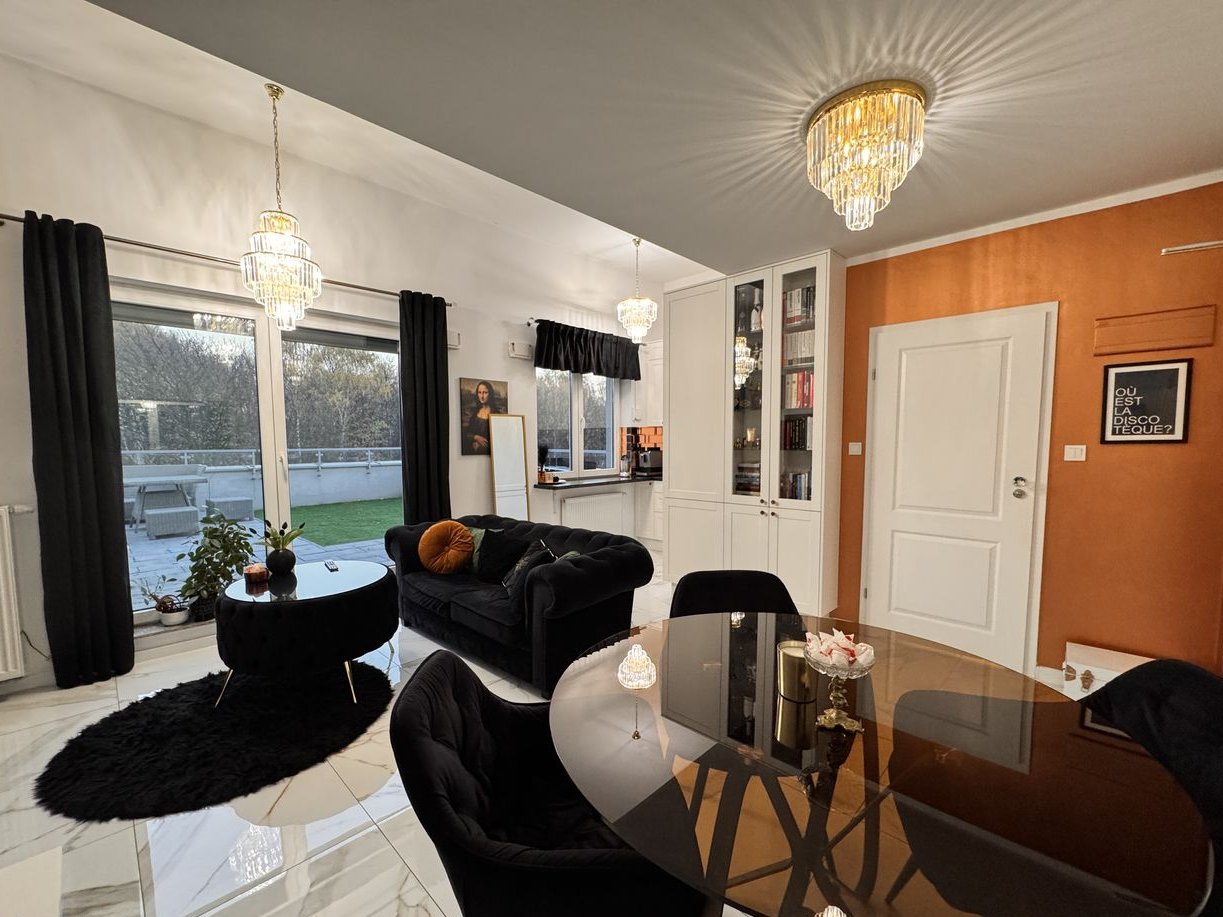 Wspaniałe mieszkanie na popularnych 4 Wieżach! Do wejścia! Idealne!