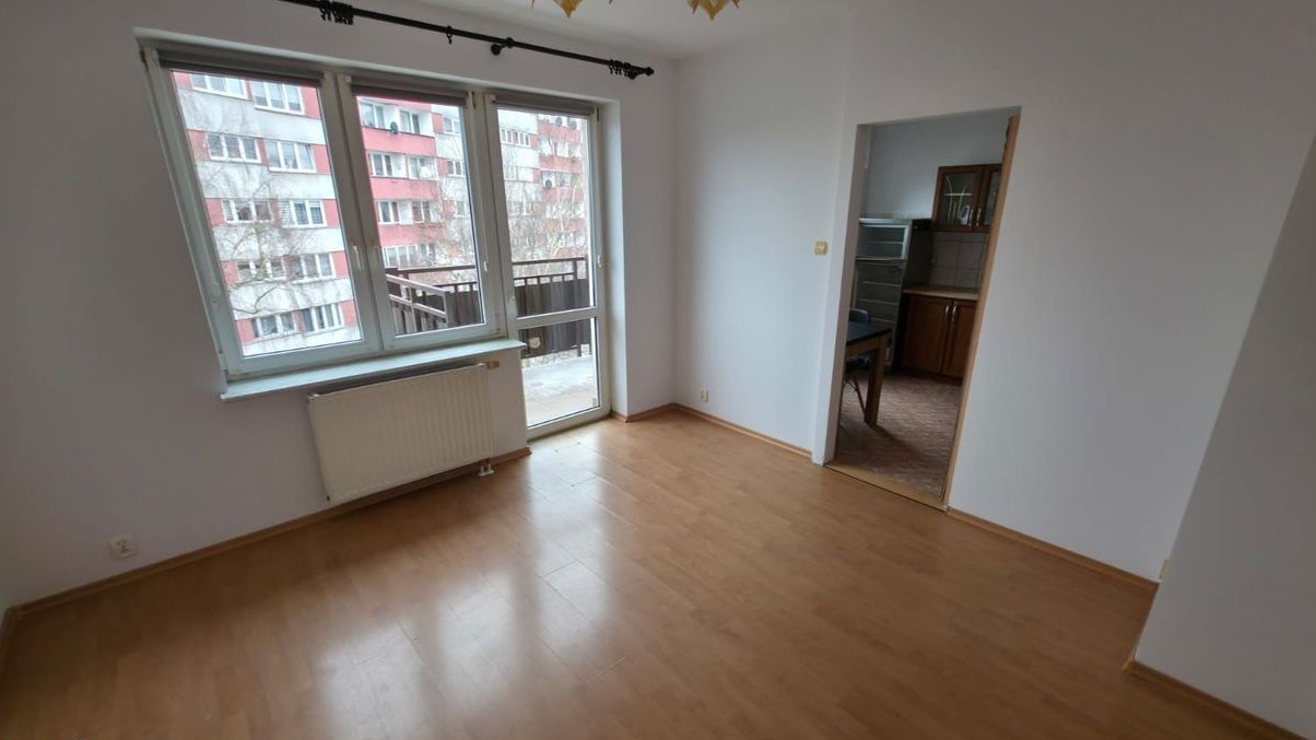 Słoneczna kawalerka z osobnym pokojem