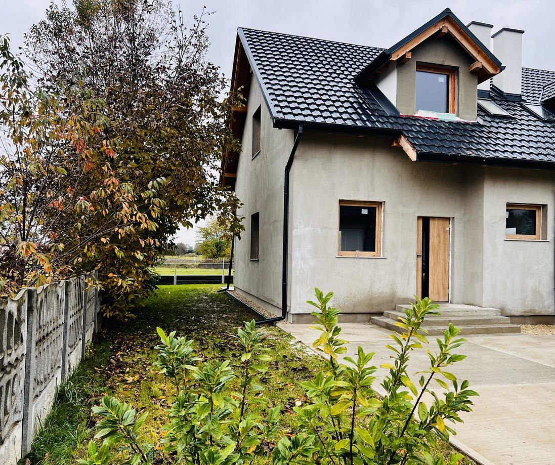 Dom w zabudowie bliźniaczej ul.Wojslawska