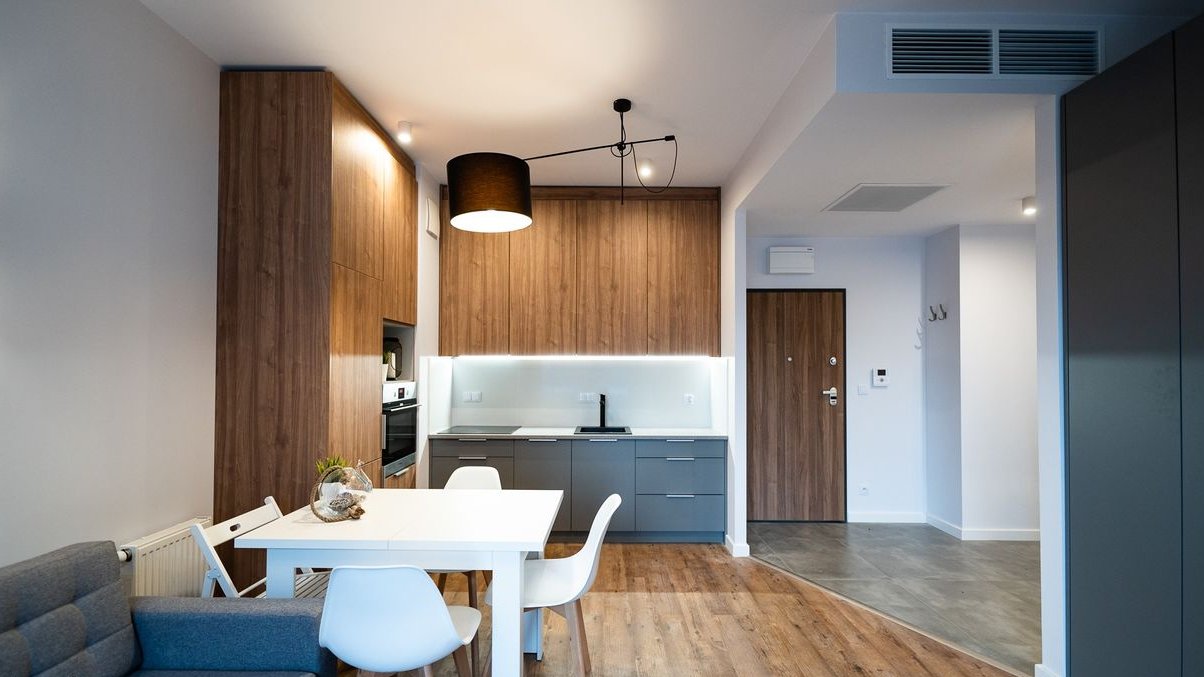 Hala Garażowa 10 000 PLN❤️ -> 2 pokoje, 15 min kolejką do Centrum