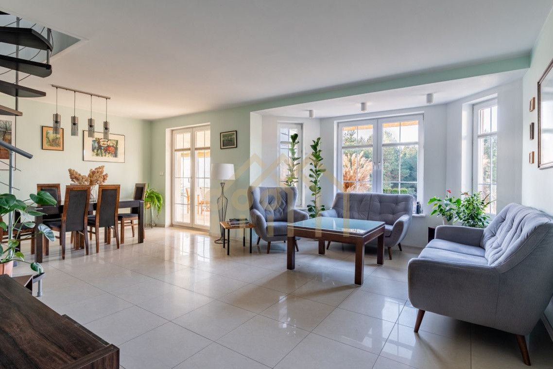 Komfortowy dom z pięknym ogrodem