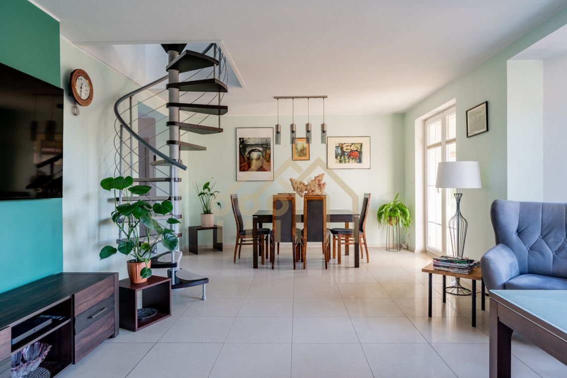 Komfortowy dom z pięknym ogrodem